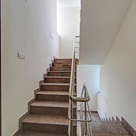 Hotel O J2 Service Apartment Gūduvāncheri エクステリア 写真
