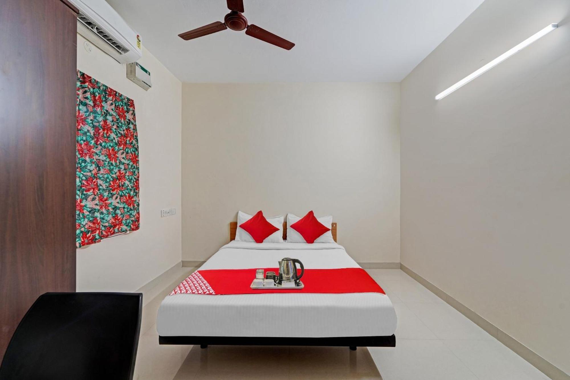 Hotel O J2 Service Apartment Gūduvāncheri エクステリア 写真