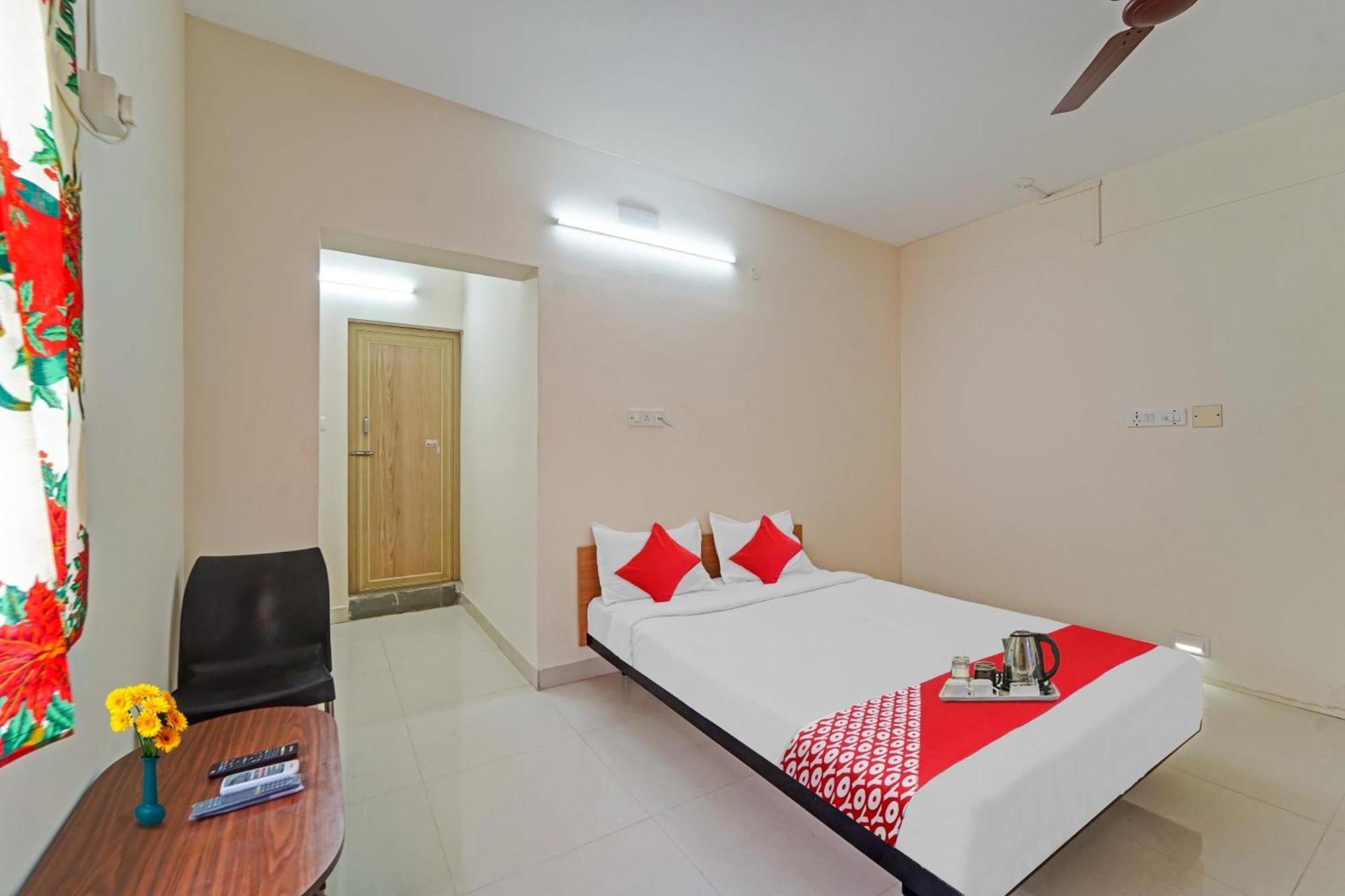 Hotel O J2 Service Apartment Gūduvāncheri エクステリア 写真
