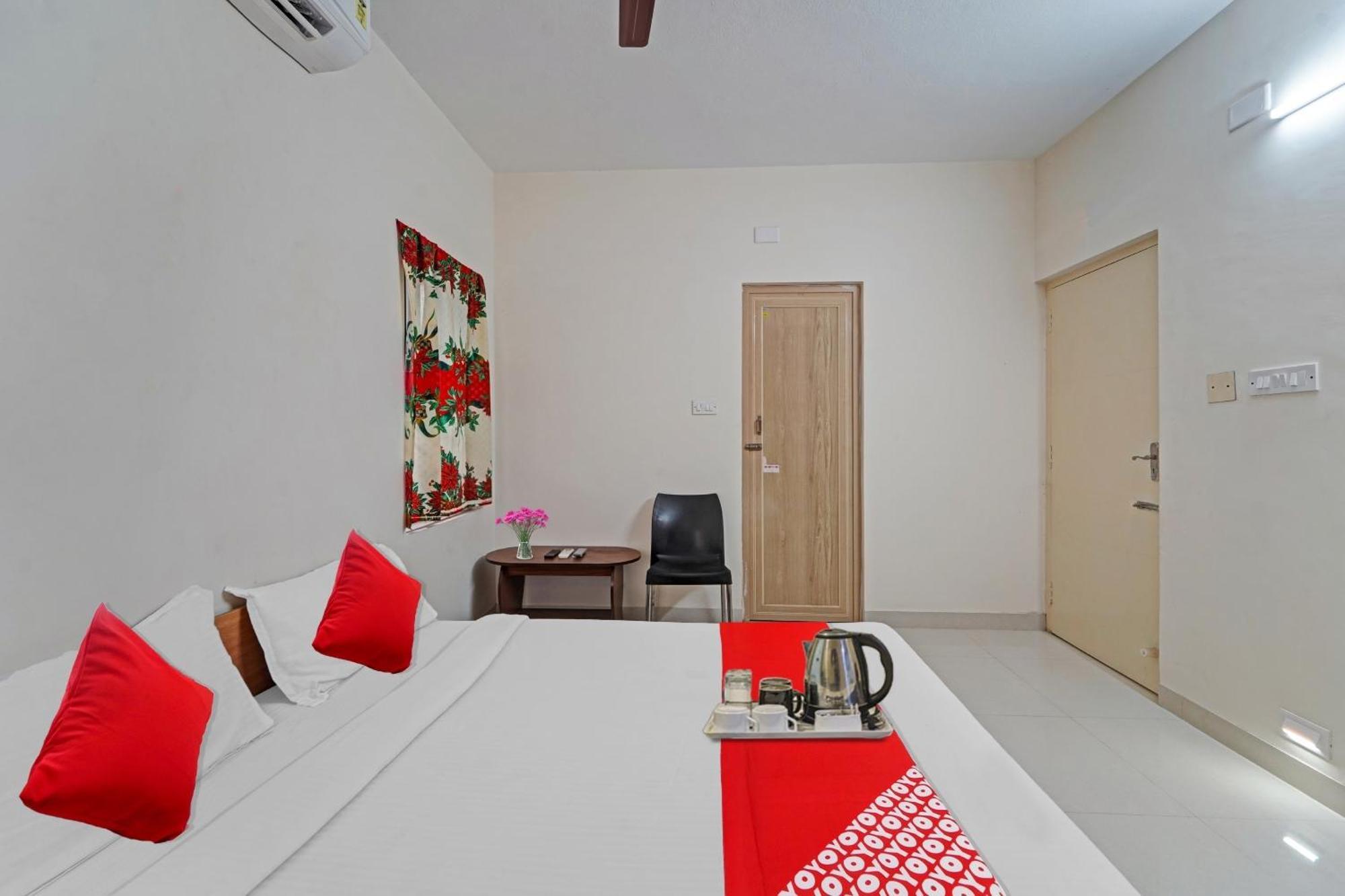 Hotel O J2 Service Apartment Gūduvāncheri エクステリア 写真